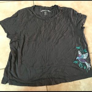 Short sleeve shirt with bird design